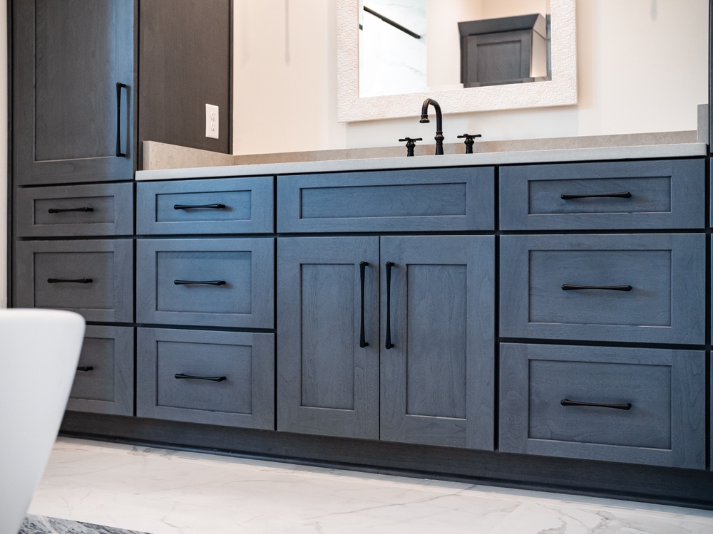 Shutterstock_new brown master bathroom vanity_How Much Do Custom Bathroom Vanities Cost (Pricing Guide & Factors)_12 March 2026.jpeg