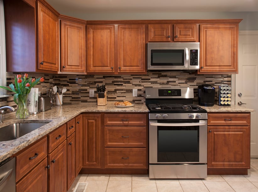 Stylish Kitchen Backsplash and Granite Countertop
