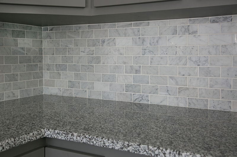 tumbled-marble-backsplash-tile