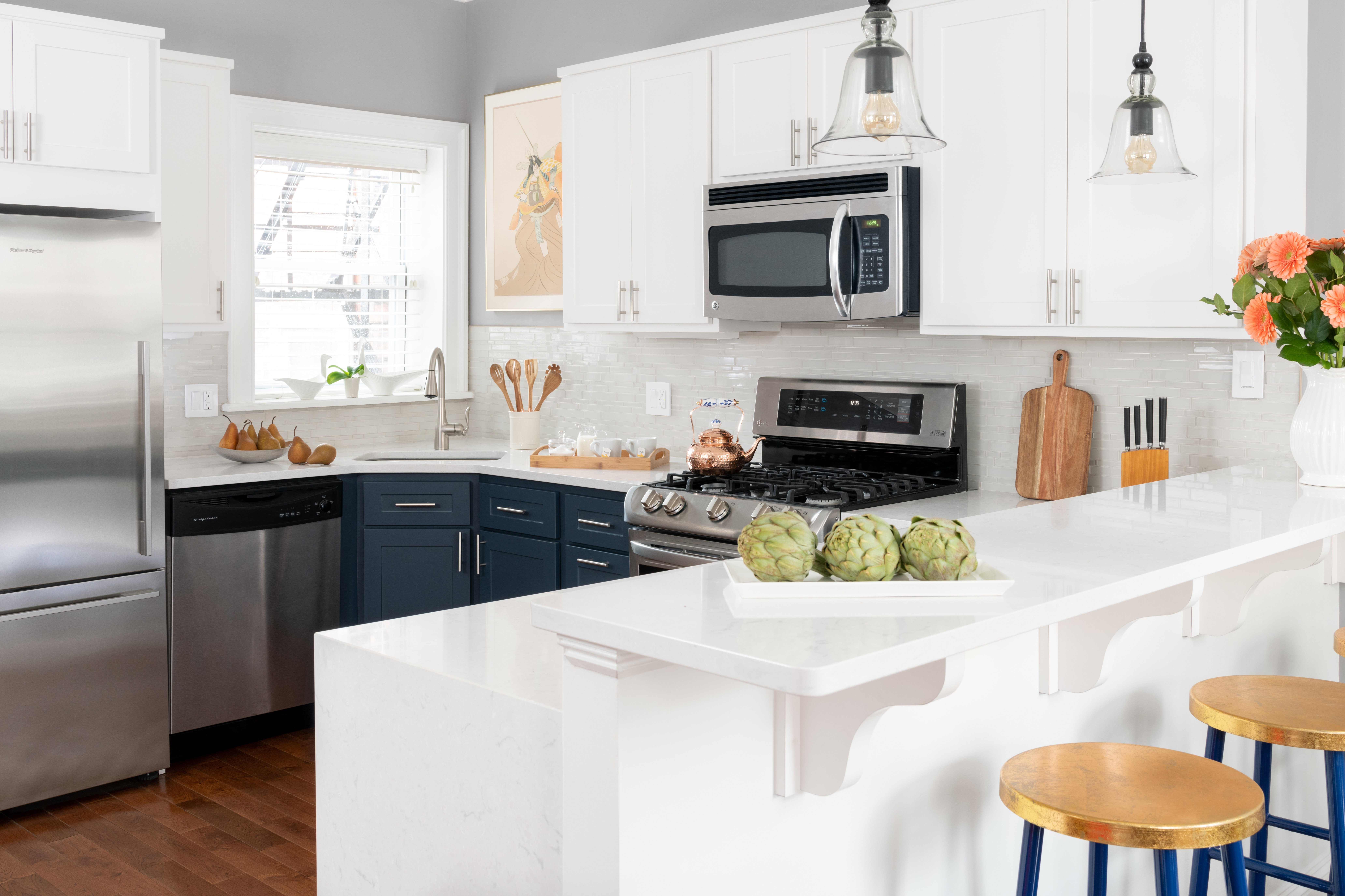 Which Paint Colors Look Best With White Cabinets