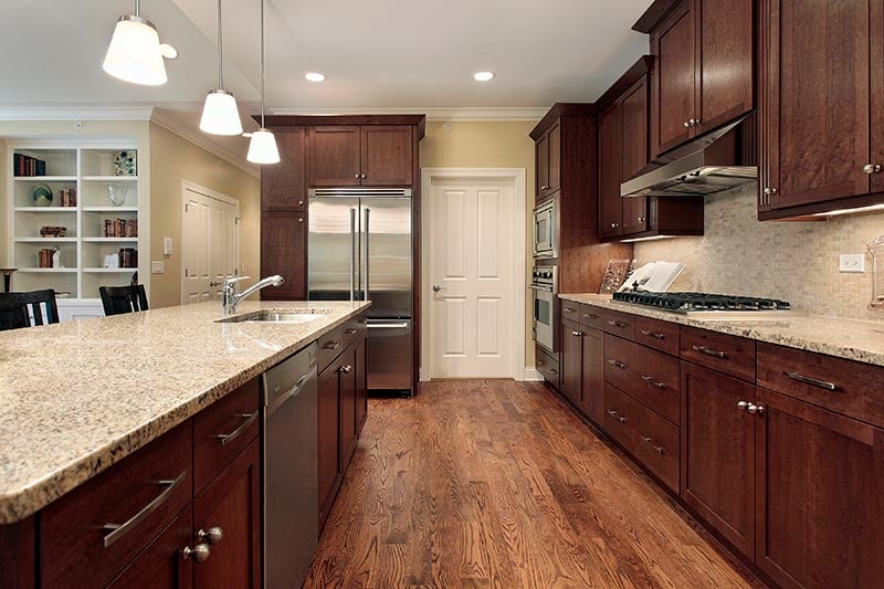 Dark Color Scheme Work For Your Kitchen, What Countertops Look Best With Light Wood Cabinets