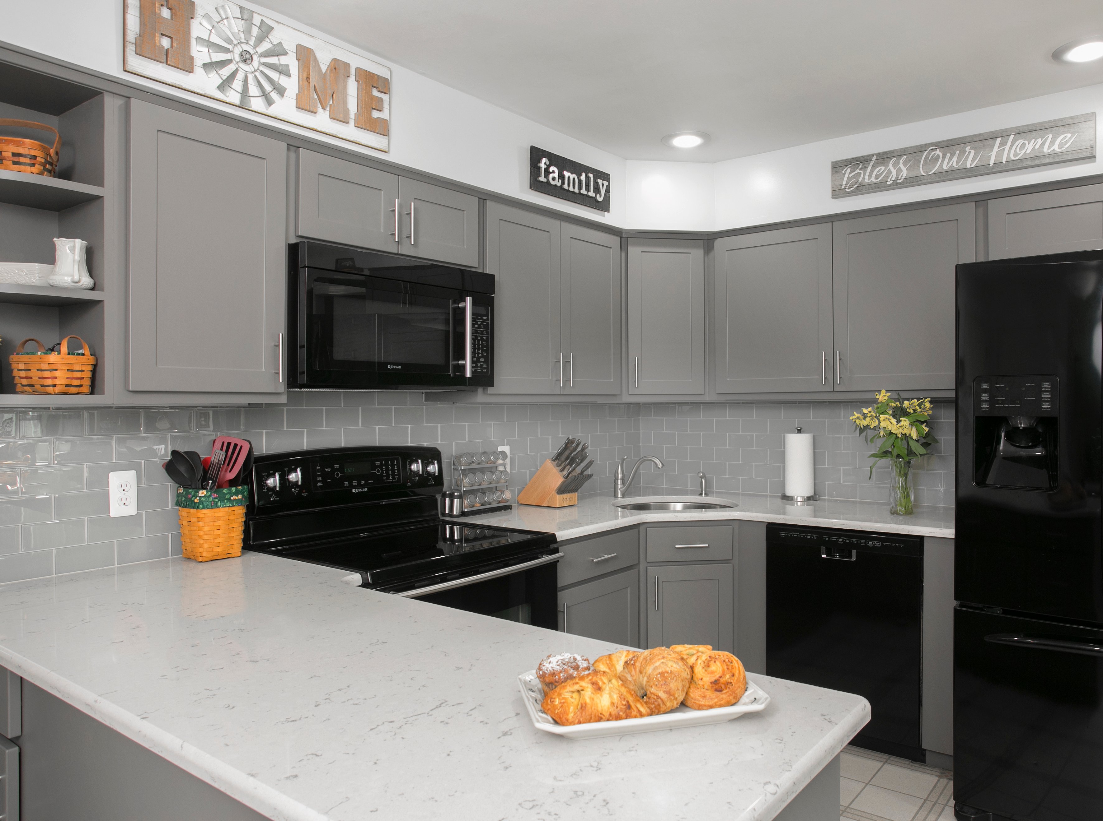 Matte Cabinets And Countertops, How To Make Flat Kitchen Cabinets Look Good