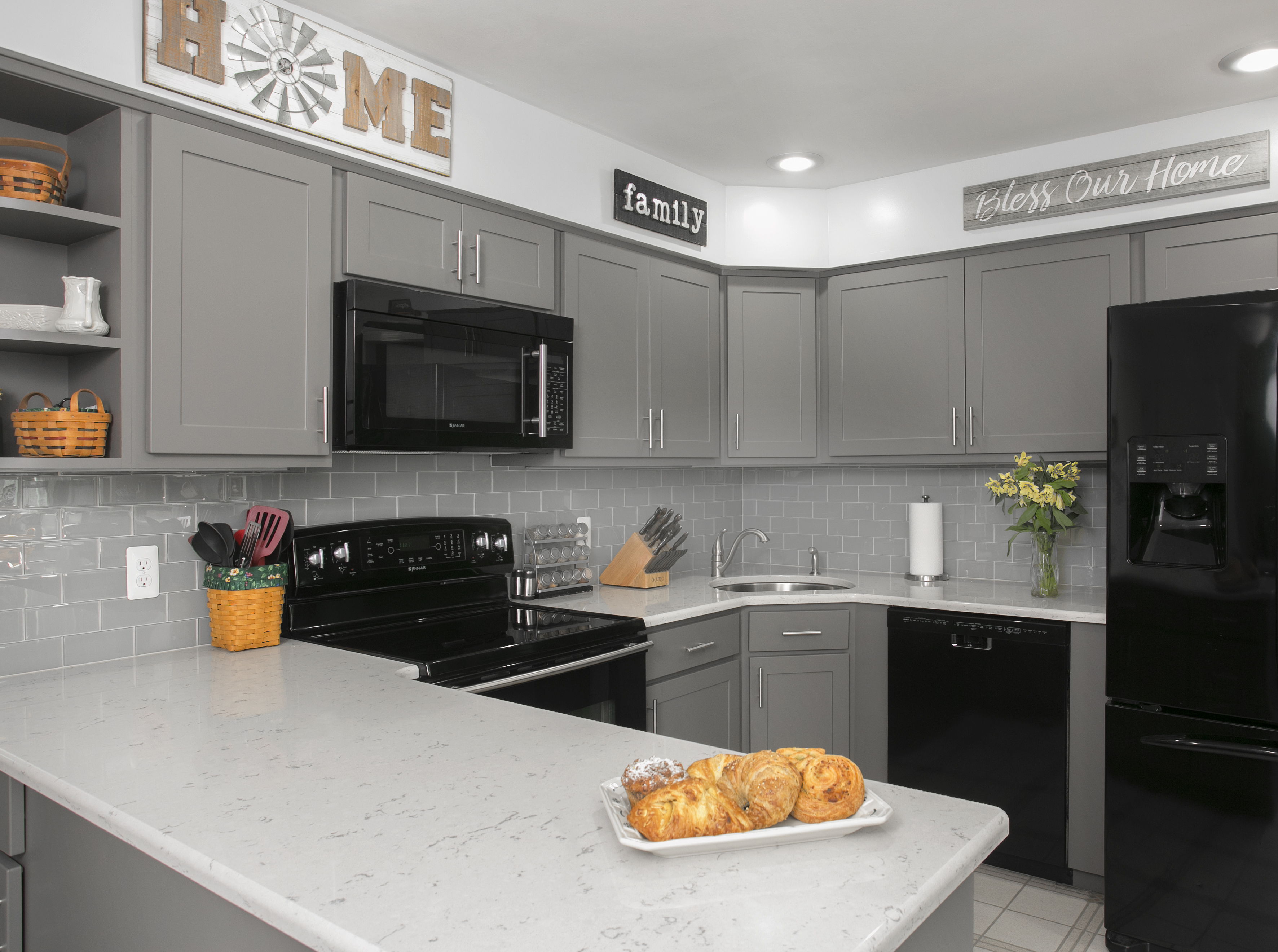 Pros Cons Of Matte Cabinets And Countertops