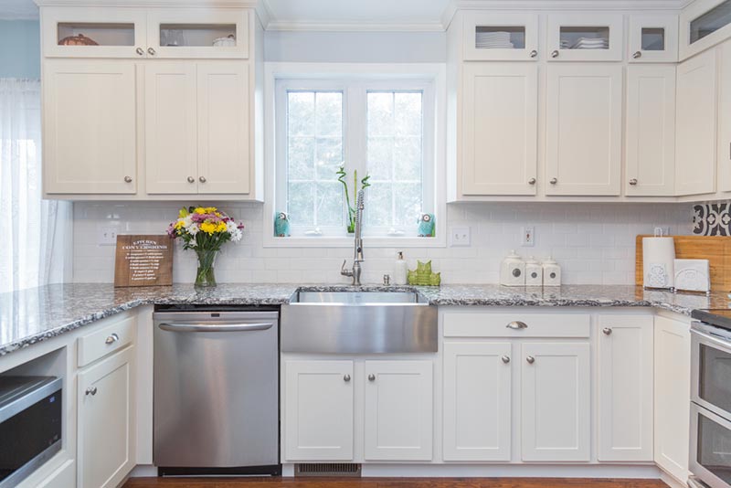 The Picture Features Shaker Ii Maple Bright White Cabinets Shaker